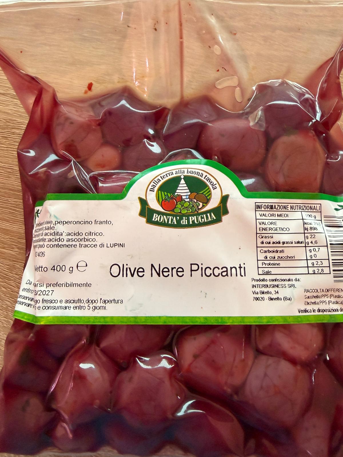 Schwarze scharfe Oliven